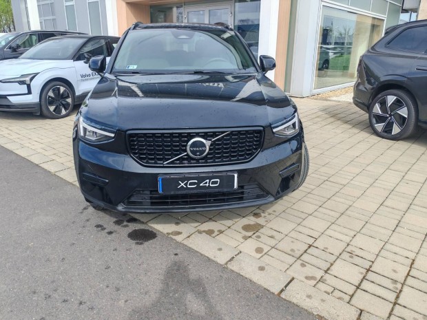 Volvo XC40 2.0 [B4] Mhev Plus Dark DCT Remek r